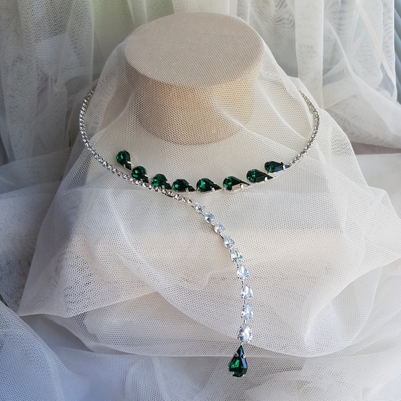 Swarovski Elements Emerald Green Teardrop Torque Necklace NEW - Picture 1 of 13